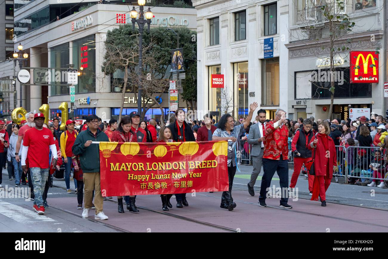 San Francisco, KALIFORNIEN - 24. Februar 2024: Nicht identifizierte Teilnehmer an der Chinesischen Neujahrsparade, einer der Top 10 Paraden der Welt und der größte Celebrat Stockfoto