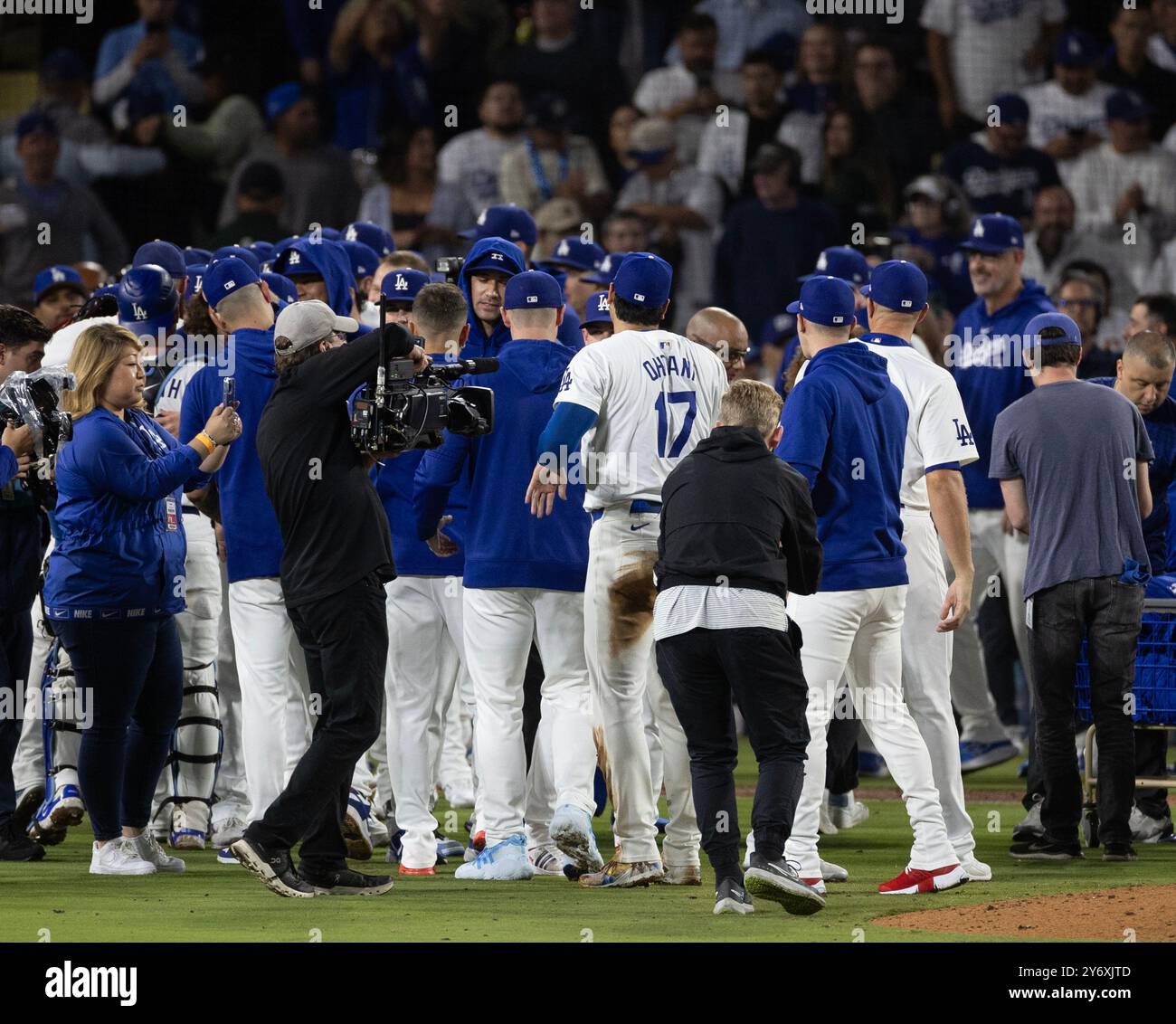 Los Angeles, Kalifornien, USA. September 2024. DIE LOS ANGELES DODGERS feierten ihren Sieg gegen die San Diego Padres im Dodgers Stadium in Los Angeles, Kalifornien am Donnerstag, den 26. September 2024.Armando Arorizo (Credit Image: © Armando Arorizo/Prensa Internacional via ZUMA Press Wire) NUR ZUR REDAKTIONELLEN VERWENDUNG! Nicht für kommerzielle ZWECKE! Stockfoto