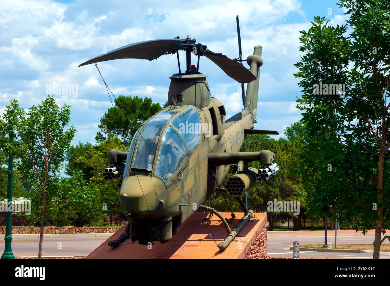 COLORADO SPRINGS, COLORADO, USA: Die Bell AH-1F Cobra war das erste Hubschrauberfeuerschiff, das zum Militärdienst gebaut wurde. Stockfoto