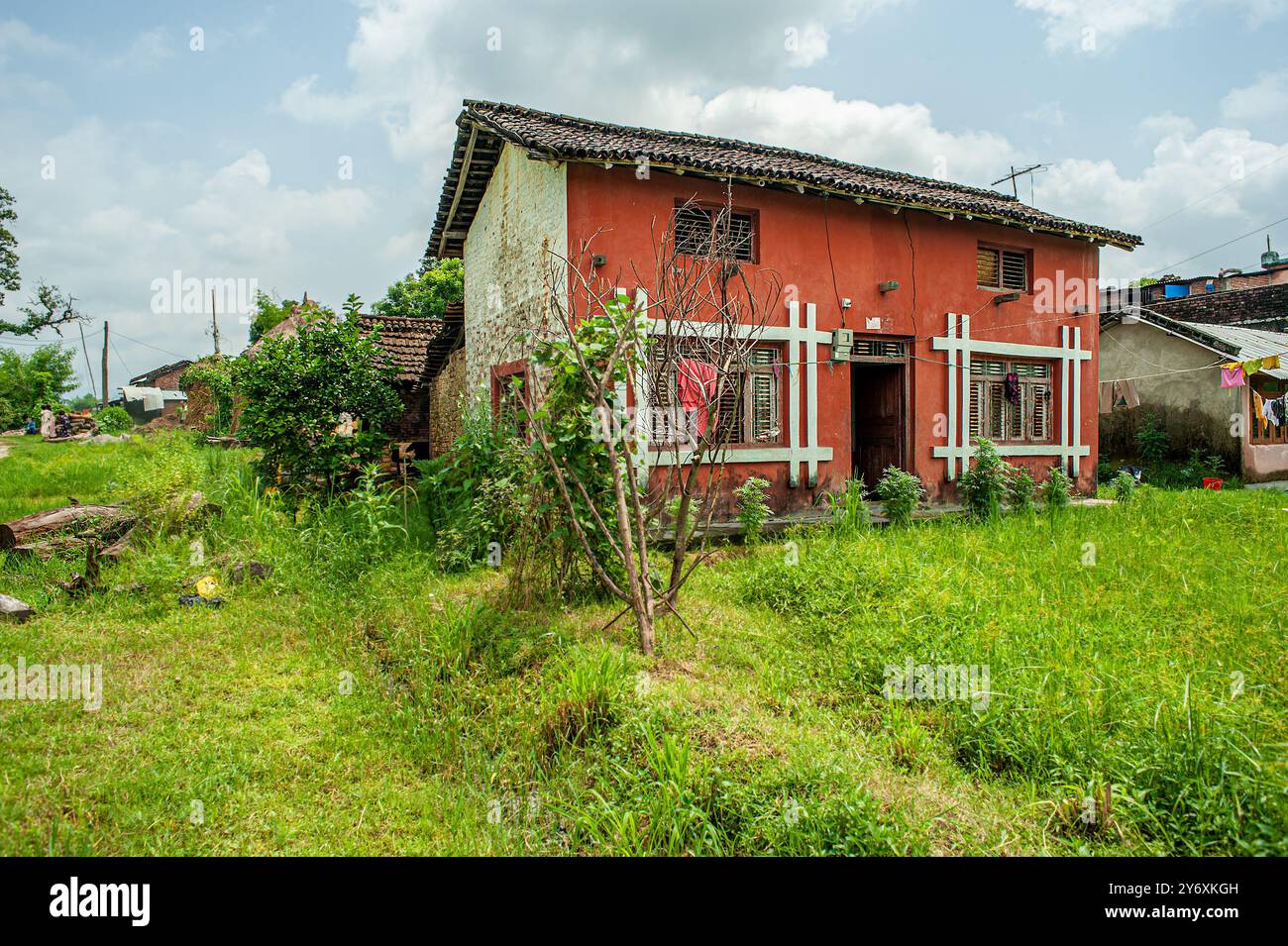 08 30 2008 Vintage altes Bauernhaus in Feldern Devdha Dev Daha Devdaha Rupandehi Bezirk Nepal Asien - Stockfoto 08 30 2008 Vintage altes Bauernhaus in Feldern Devdha Dev Daha Devdaha Rupandehi Bezirk Nepal Asien - Stockfoto