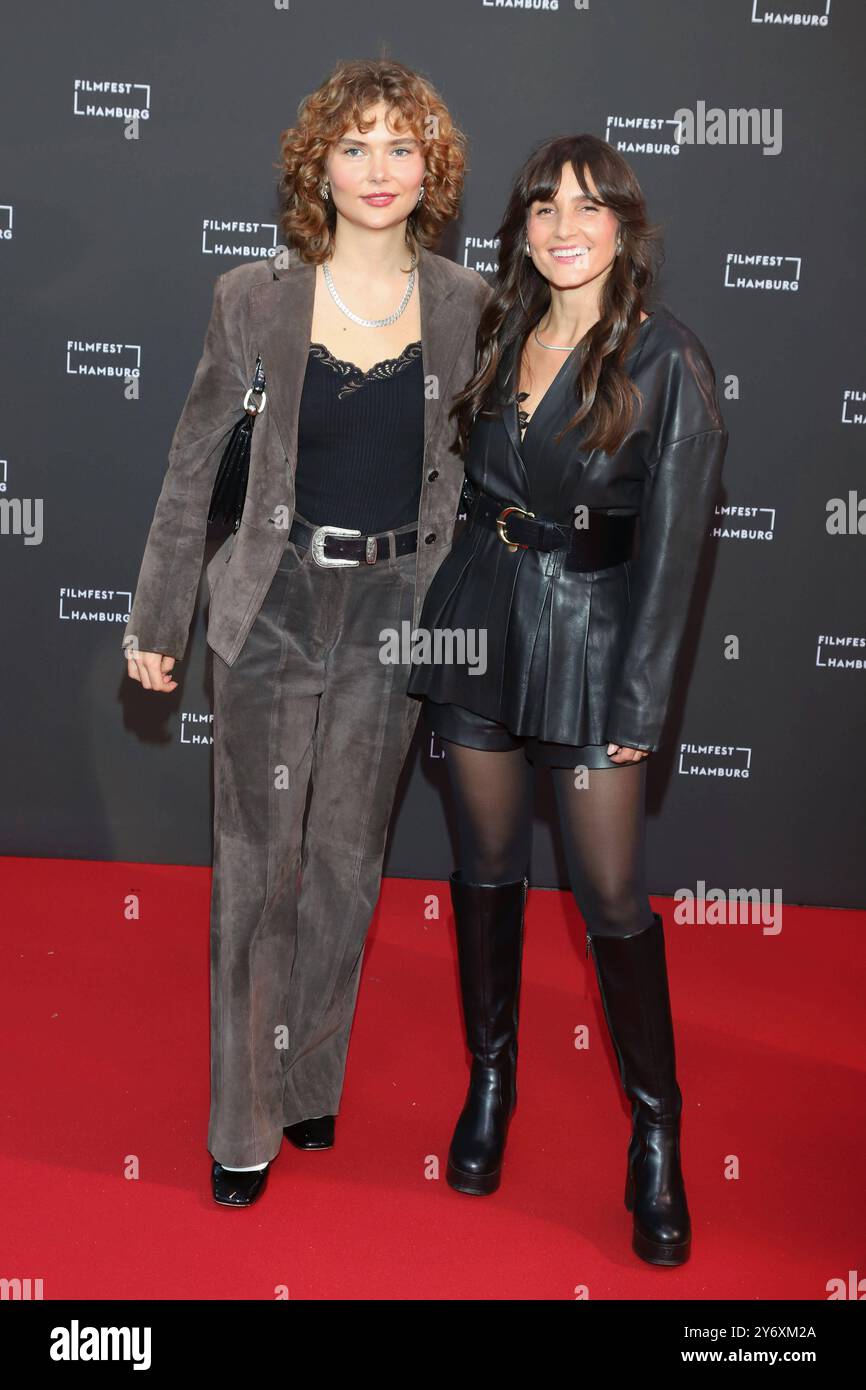 Filmfest Eroeffnung in Hamburg Franca Ader, Andra Kennedy, Filmfest Eroeffnung, Cinemaxx Hamburg, 26.09.2024 *** Filmfest Opening in Hamburg Franca Ader, Andra Kennedy, Filmfest Opening, Cinemaxx Hamburg, 26 09 2024 Copyright: XEventpressxBecherx Stockfoto