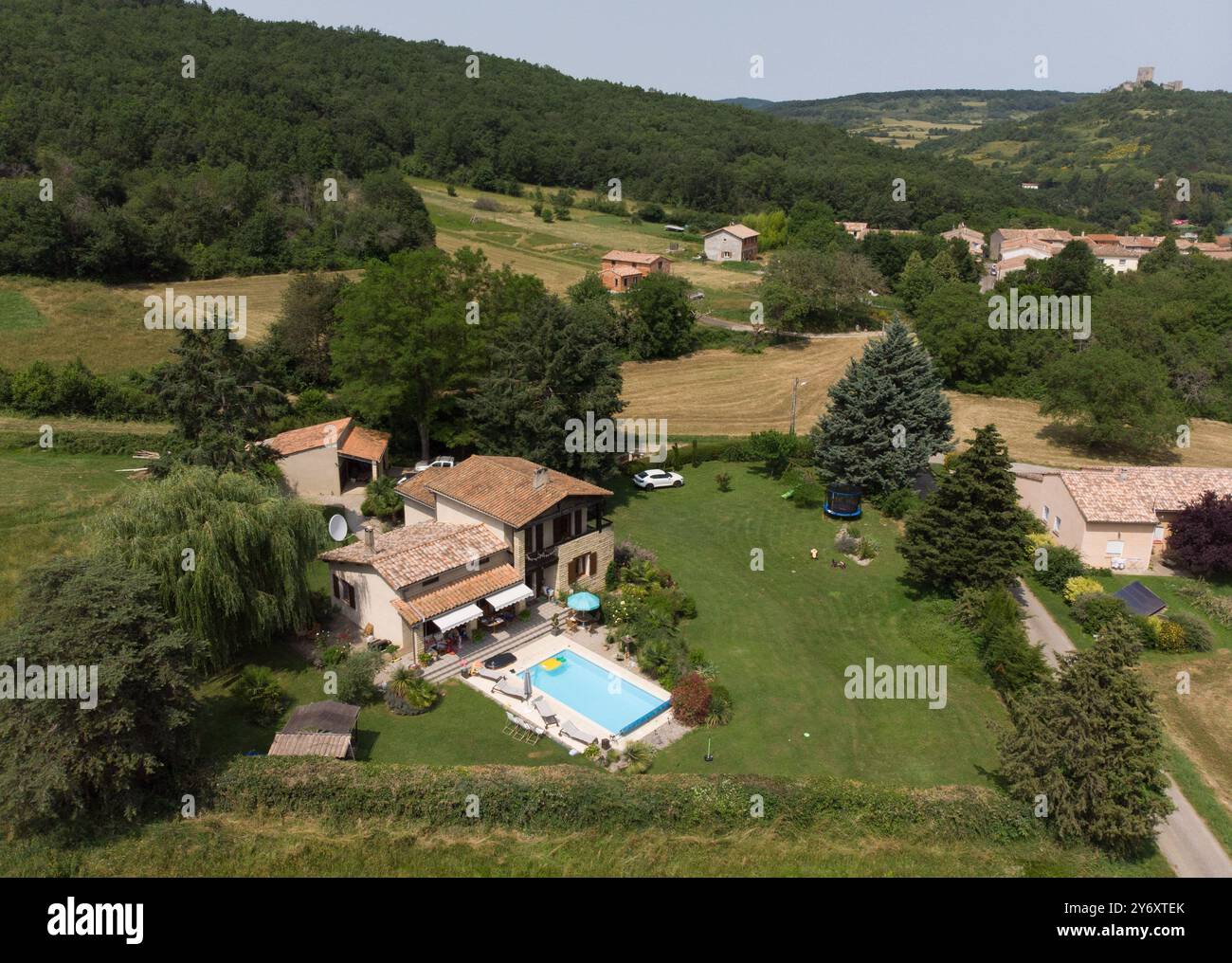 Ein großes Familienhaus in Puivert, Aude, Südwestfrankreich Stockfoto