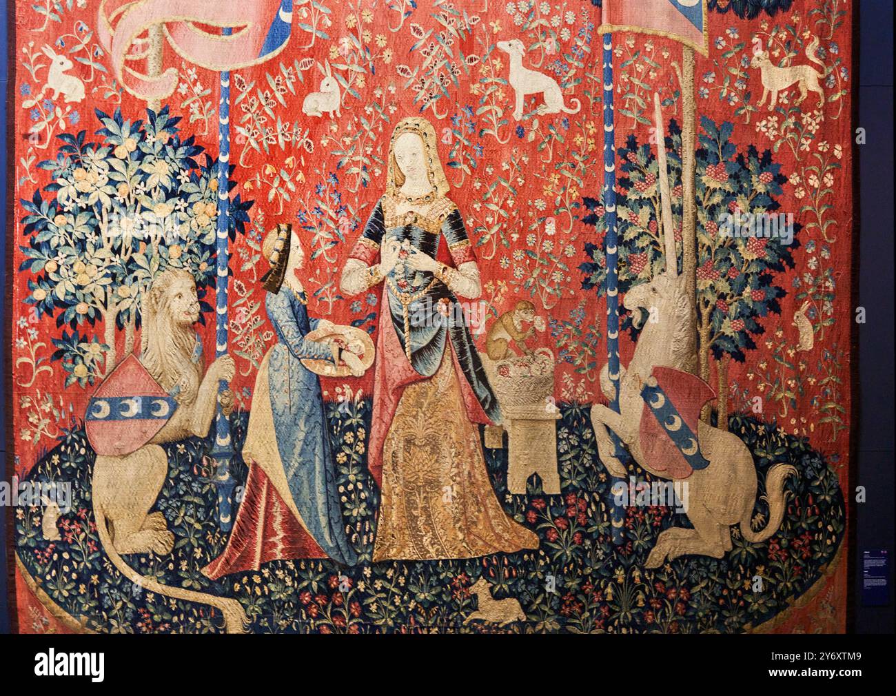 Die Dame und das Einhorn, Geruch, Wandteppiche Millefleurs Stil, Wolle und Seide, Südholland oder Paris (?), um 1500, Nationalmuseum der Mi Stockfoto