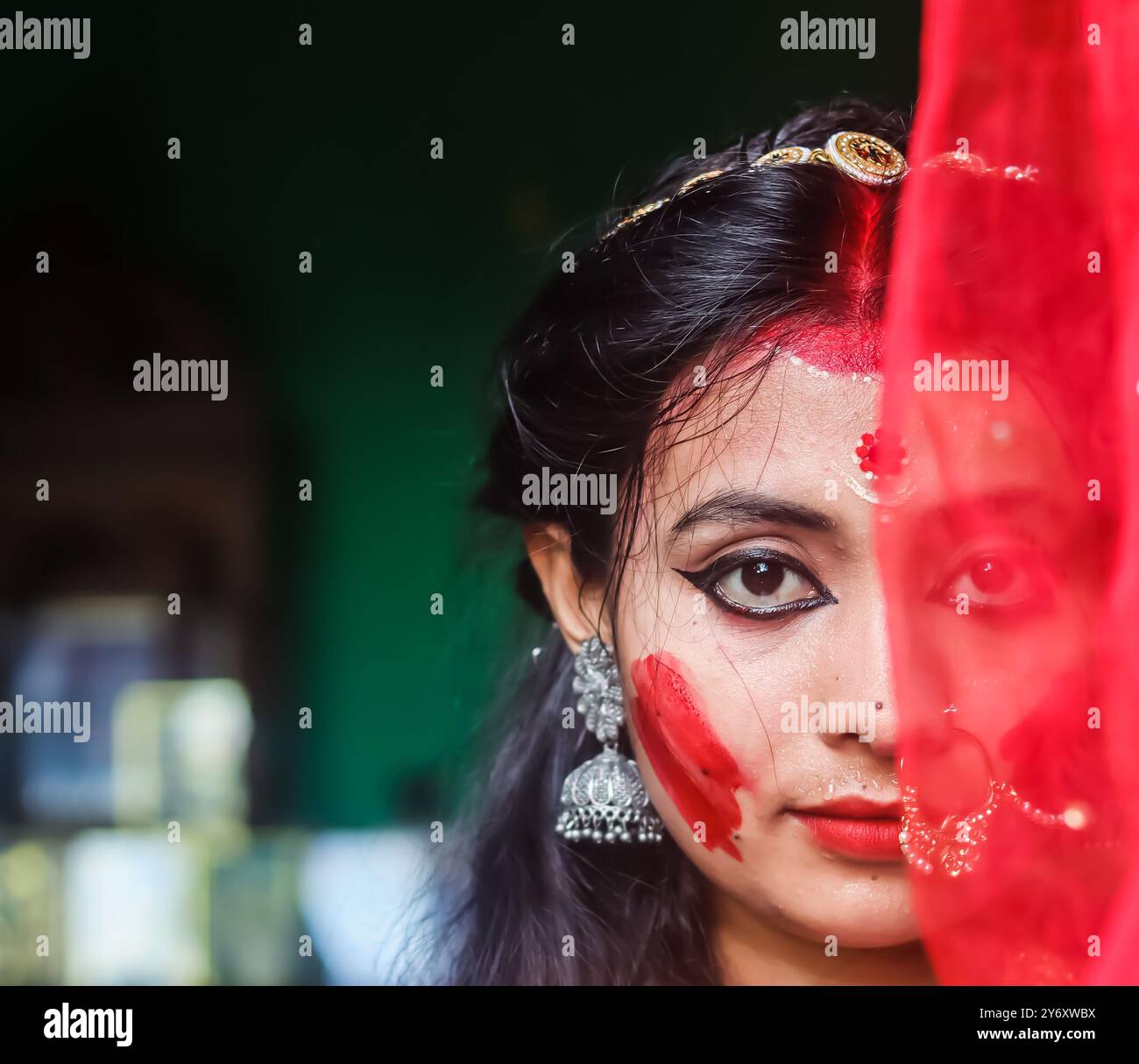 Die Göttin Durga wurde geschaffen, um den bösen Dämon Mahishasura zu bekämpfen. Die dreiheit Brahma, Vishnu und Shiva schufen eine mächtige weibliche Form Stockfoto