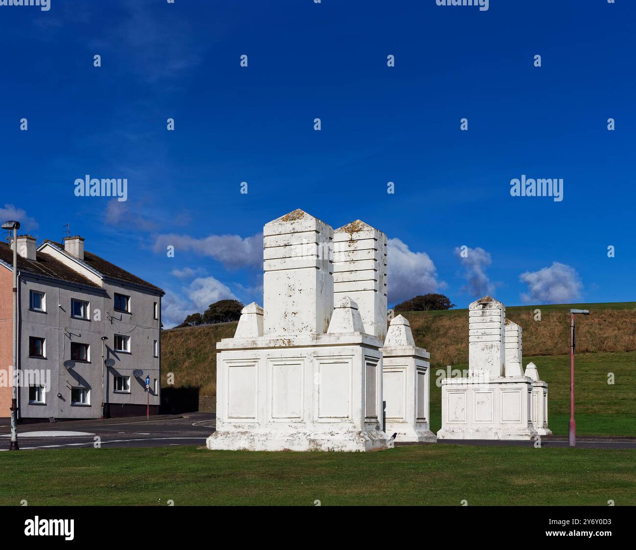 Die viktorianische Architektur im Säulenstil am Eingang zum Victorias Park in Arbroath, zwischen dem der Kings Drive verläuft, ermöglicht den Zugang zum Vehicular. Stockfoto Die viktorianische Architektur im Säulenstil am Eingang zum Victorias Park in Arbroath, zwischen dem der Kings Drive verläuft, ermöglicht den Zugang zum Vehicular. Stockfoto