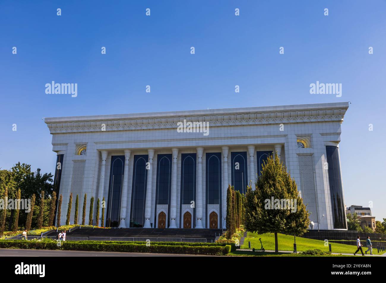 Taschkent, Usbekistan - 15. August 2023: Komplex für Kongresse, Konzerte und offizielle Treffen, „Fond Forum“ auf dem Amir Timur Platz, Buil Stockfoto