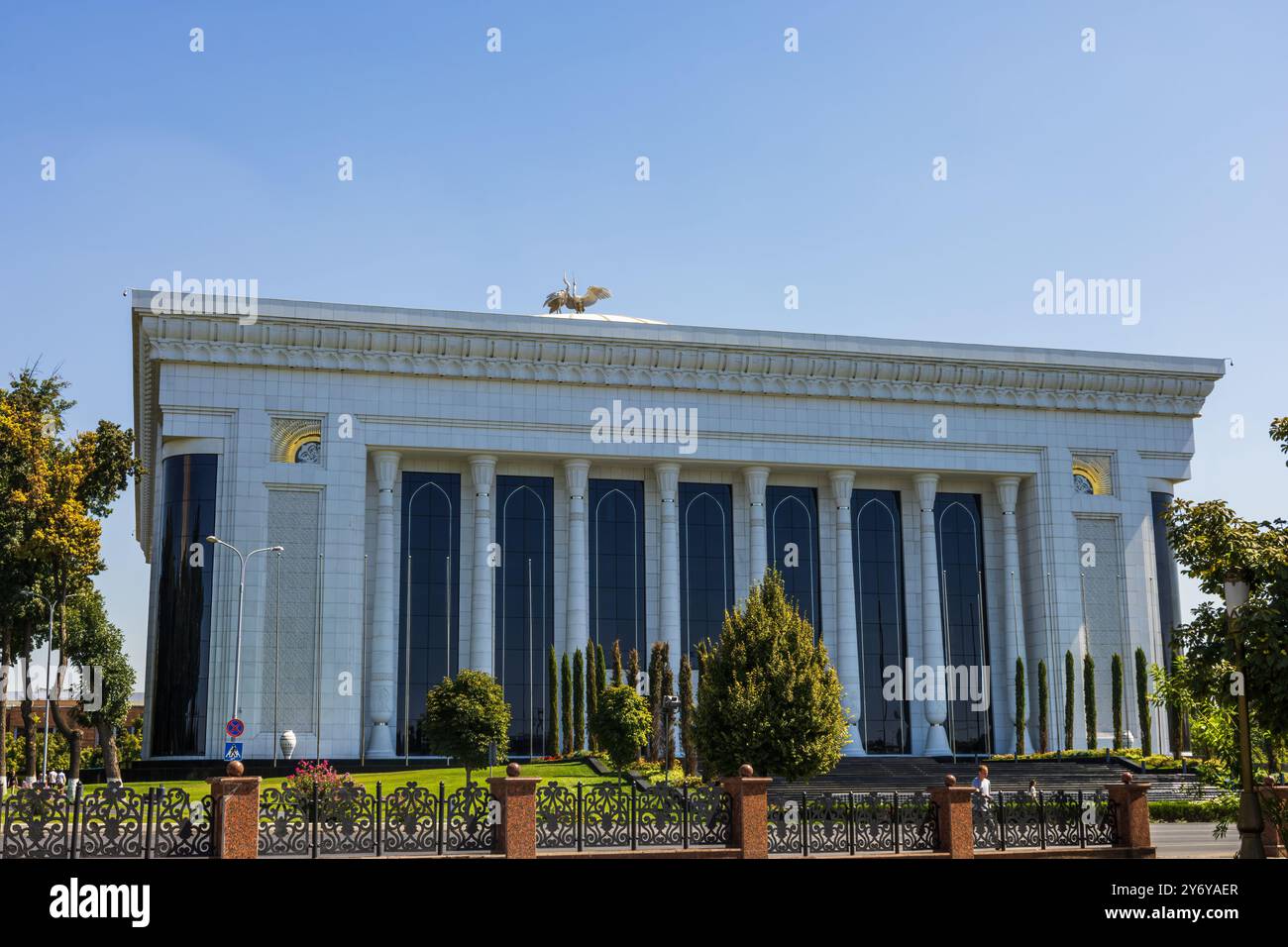 Taschkent, Usbekistan - 15. August 2023: Komplex für Kongresse, Konzerte und offizielle Treffen, „Fond Forum“ auf dem Amir Timur Platz, Buil Stockfoto