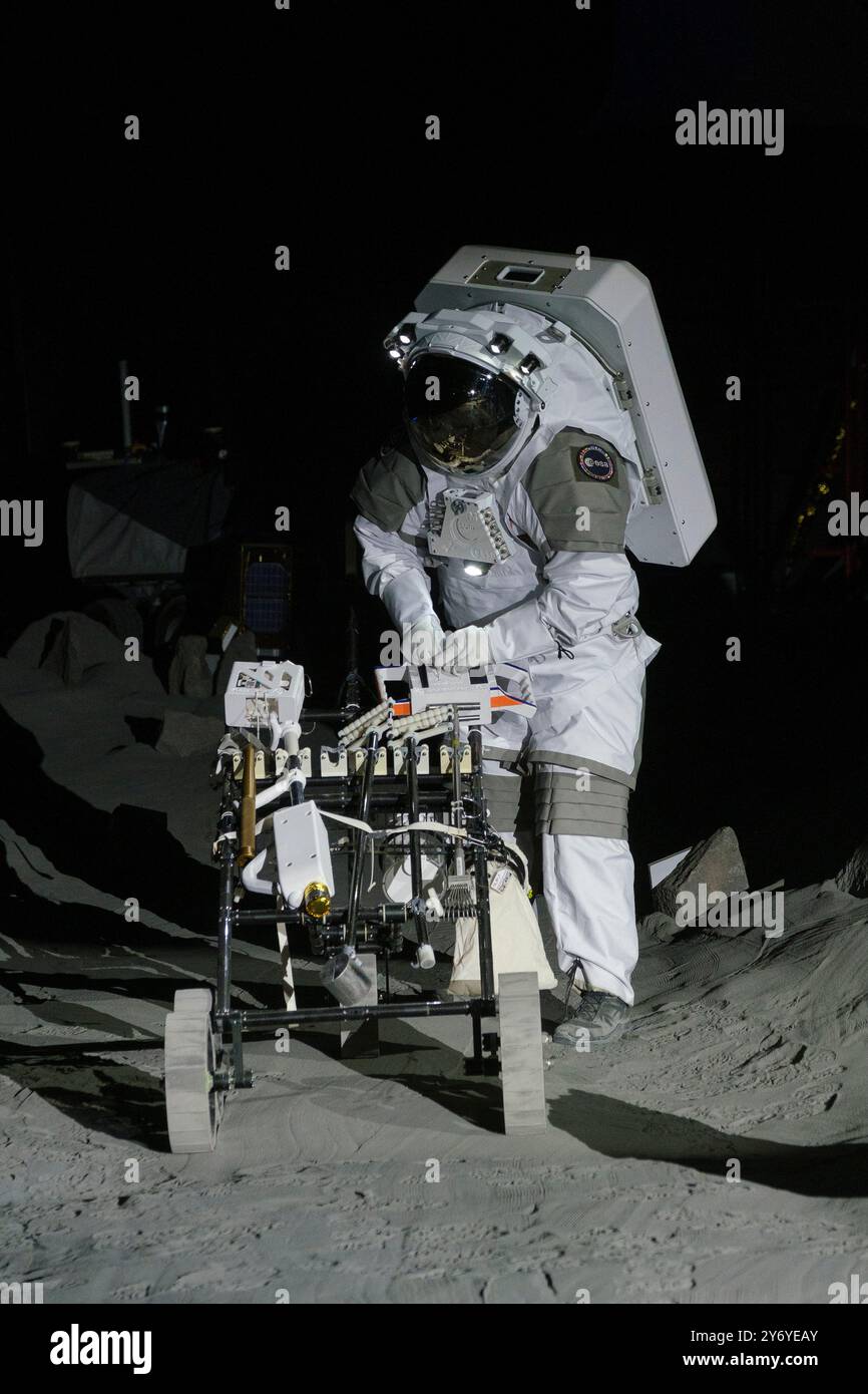 Kšln, 25.09.2024: Die ESA-Astronauten Thomas Pesquet und Matthias Maurer bei †bungen im LUNA. Eršffnung der LUNA Analog Facility in Anwesenheit von He Stockfoto