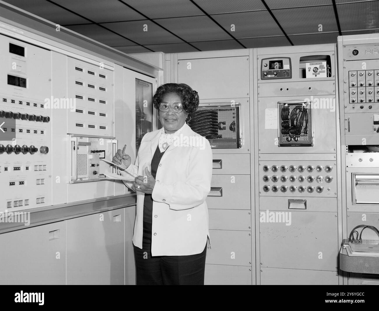 MARY JACKSON (1921–2005) amerikanische Mathematikerin und Luft- und Raumfahrtingenieurin am Langley Research Centre im Jahr 1977. Stockfoto