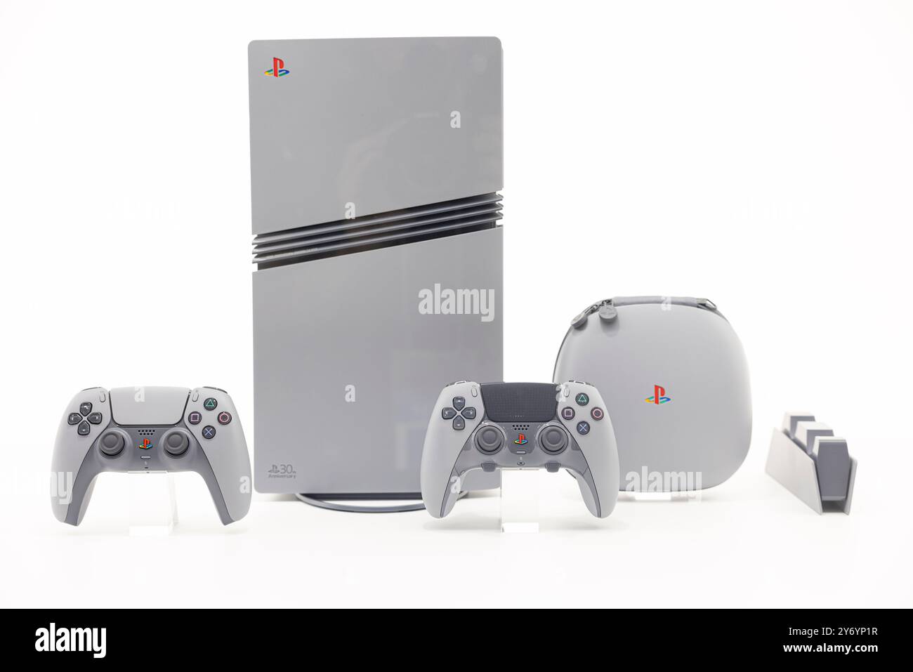 Chiba, Japan. September 2024. PlayStation 5 Pro 30. Jubiläumsausgabe im PlayStation-Stand auf der Tokyo Game Show 2024. Quelle: SOPA Images Limited/Alamy Live News Stockfoto