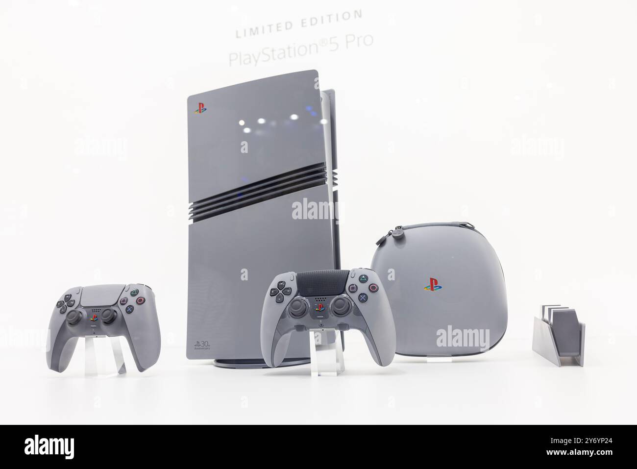 Chiba, Japan. September 2024. PlayStation 5 Pro 30. Jubiläumsausgabe im PlayStation-Stand auf der Tokyo Game Show 2024. Quelle: SOPA Images Limited/Alamy Live News Stockfoto