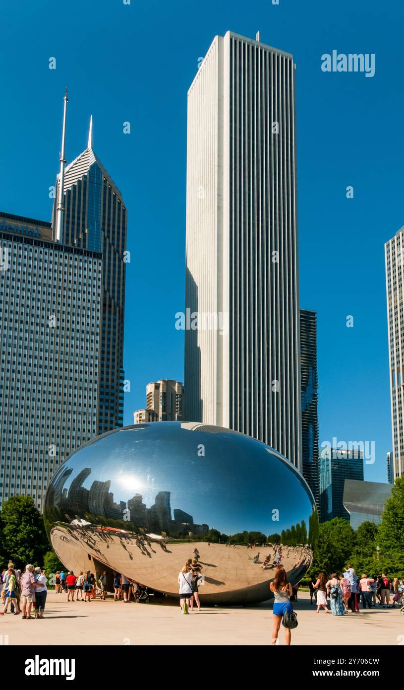 Cloud Gate, oder die Bohne von Anish Kapoor im Millennium Park, Chicago. Stockfoto