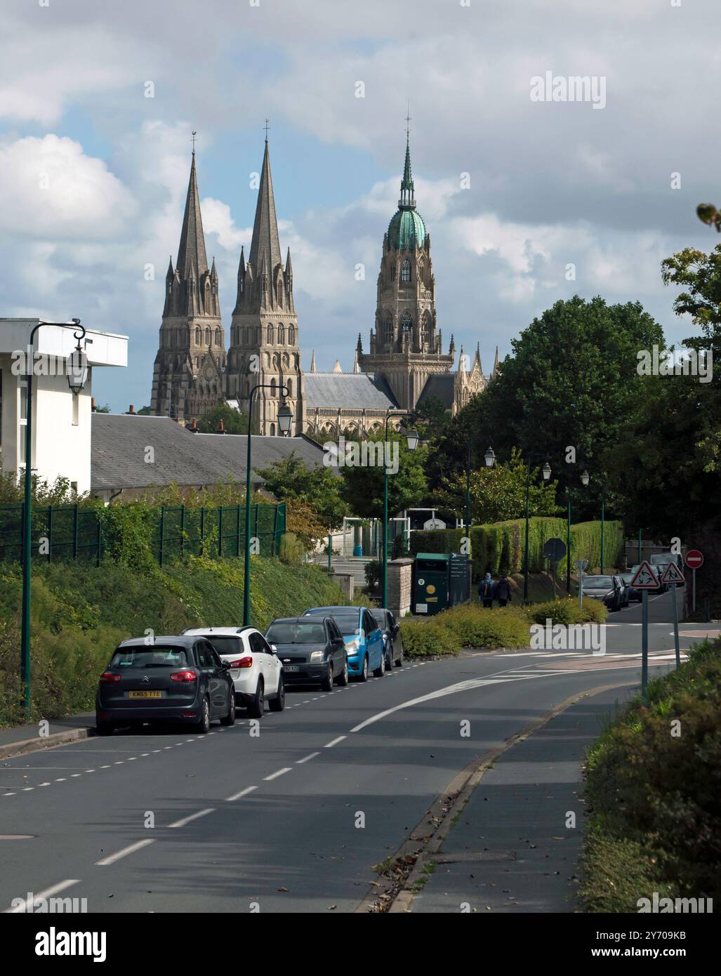 Blick auf die Kathedrale von Bayeux (Cathédrale Notre-Dame de Bayeux), Bayeux, Normandie, Frankreich Stockfoto Blick auf die Kathedrale von Bayeux (Cathédrale Notre-Dame de Bayeux), Bayeux, Normandie, Frankreich Stockfoto