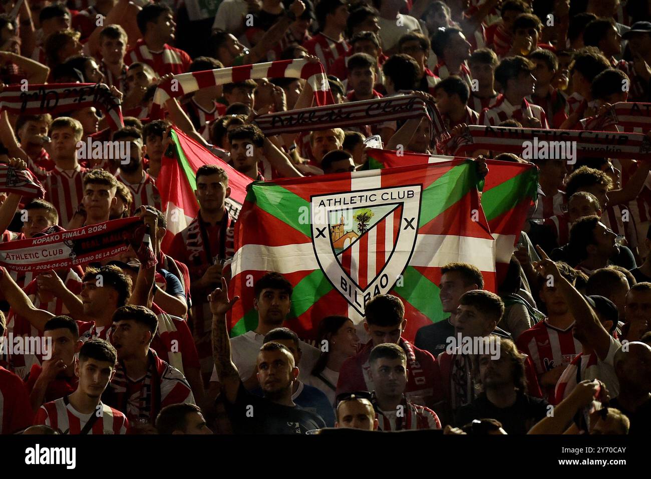 Athletic Bilbao-Fans beim Europa League-Fußballspiel zwischen AS Roma und Athletic Club Bilbao im Olimpico-Stadion in Rom (Italien), 26. September 2024. Stockfoto