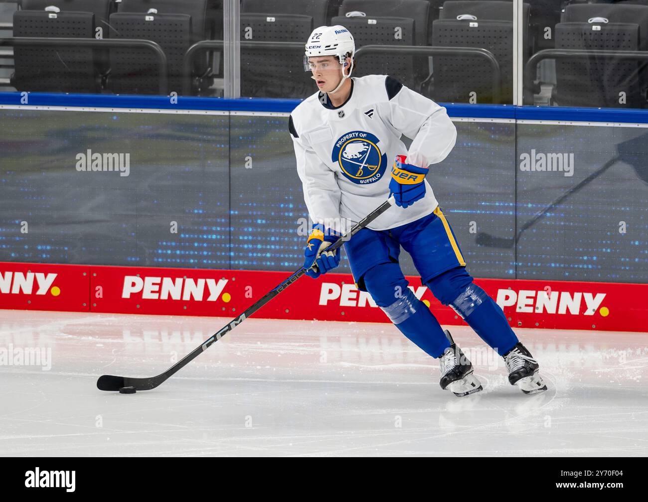 Jack Quinn (Buffalo Sabres, Nr. 22). GER, Red Bull Muenchen / Buffalo Sabres, Eishockey, Morning Skate Sessions vor dem Grand Opening des SAP Garden, 27.09.2024. Foto: Eibner-Pressefoto/Franz Feiner Stockfoto