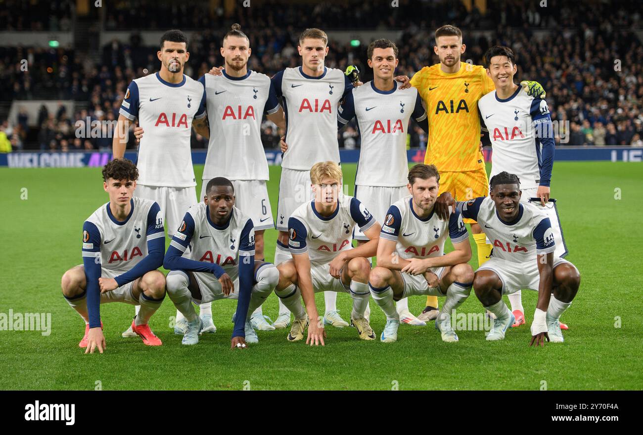London, Großbritannien. September 2024 - Tottenham Hotspur gegen Qarabag - UEFA Europa League - Tottenham Hotspur Stadium. Das Teamfoto von Tottenham Hotspur. Guglielmo Vicario, Ben Davies, Micky van de Ven, Radu Drăgușin, Archie Gray, Lucas Bergvall, Destiny Udogie, Yves Bissouma, Rodrigo Bentancur, Papa Matar Sarr, Heung-Min Son, Dominic Solanke, Mikey Moore, Brennan Johnson Picture Credit: Mark Pain/Alamy Live News Stockfoto