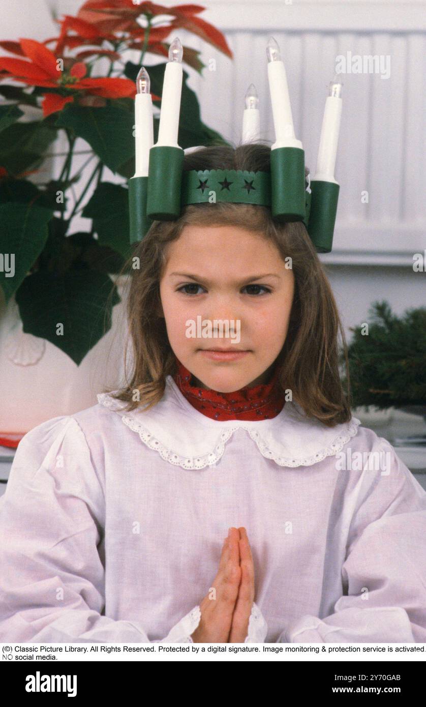 Kronprinzessin Victoria von Schweden 1984. Gekleidet in einer traditionellen Tracht und Kerzen bei der Feier des St. Lucy's Day am 13. dezember. Stockfoto