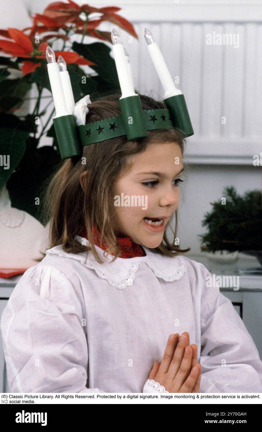 Kronprinzessin Victoria von Schweden 1984. Gekleidet in einer traditionellen Tracht und Kerzen bei der Feier des St. Lucy's Day am 13. dezember. Stockfoto