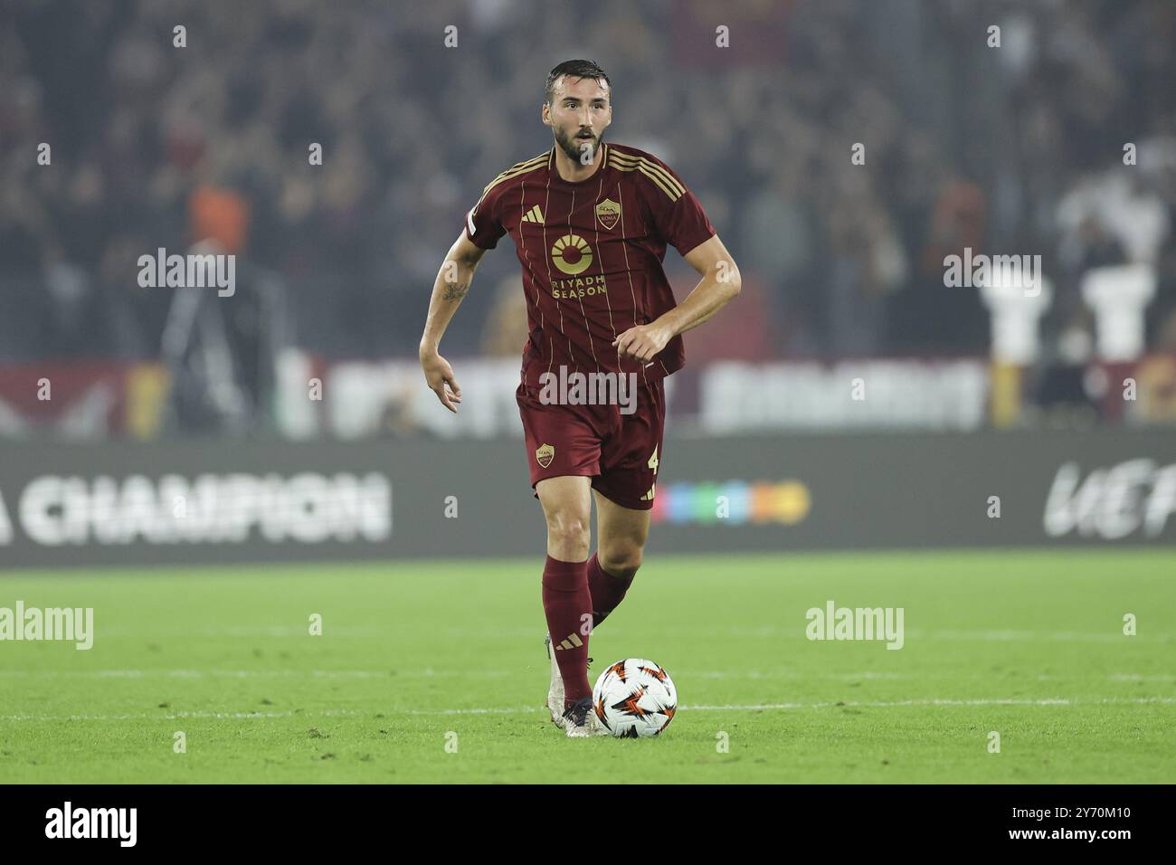 Romaâs der italienische Mittelfeldspieler Bryan Cristante kontrolliert den Ball während des Spiels der UEFA Europa League am 1. Tag zwischen AS Roma und Athletic Club im Olimpico-Stadion am 6. September 2024 in Rom. Stockfoto