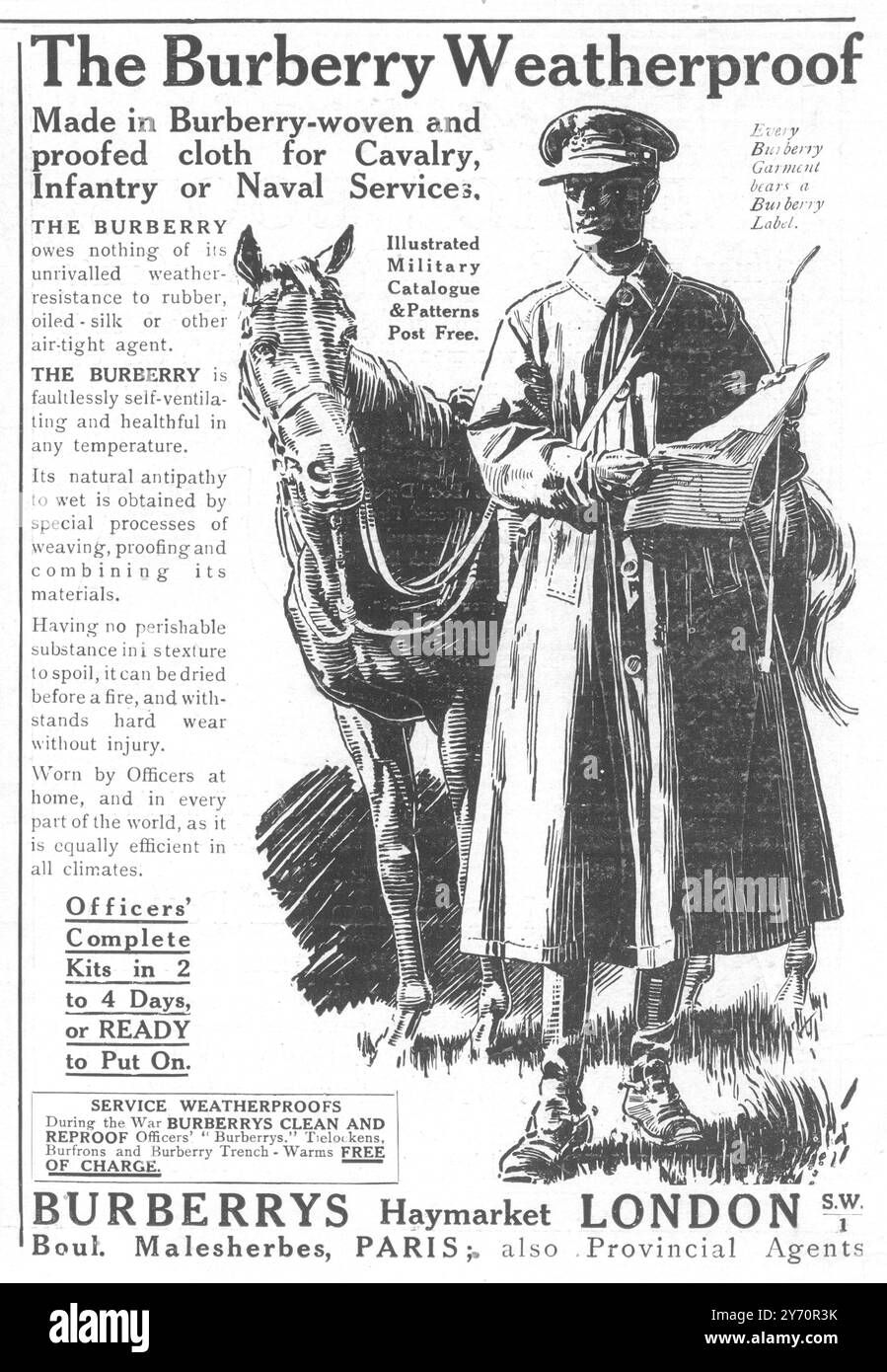 Der Burberry Weatherproof aus Burberry gewebtem und geprüftem Tuch für Kavallerie, Infanterie oder Marinedienst DER BURBERRY verdankt nichts von seiner unübertroffenen Wetterbeständigkeit gegen Gummi, geölte Seide oder andere luftdichte Mittel. DAS BURBERRY ist tadellos selbstbelüftend und gesund bei jeder Temperatur. Seine natürliche Antipathie gegen Nässe wird durch spezielle Verfahren des Webenens, Proofens und Kombinierens der Materialien erreicht. Da es keine verderblichen Stoffe in seiner Textur hat, kann es vor einem Brand getrocknet werden und hält harten Verschleiß ohne Verletzungen stand. Getragen von Offizieren zu Hause und in jedem Teil der Welt, so wie es ist Stockfoto