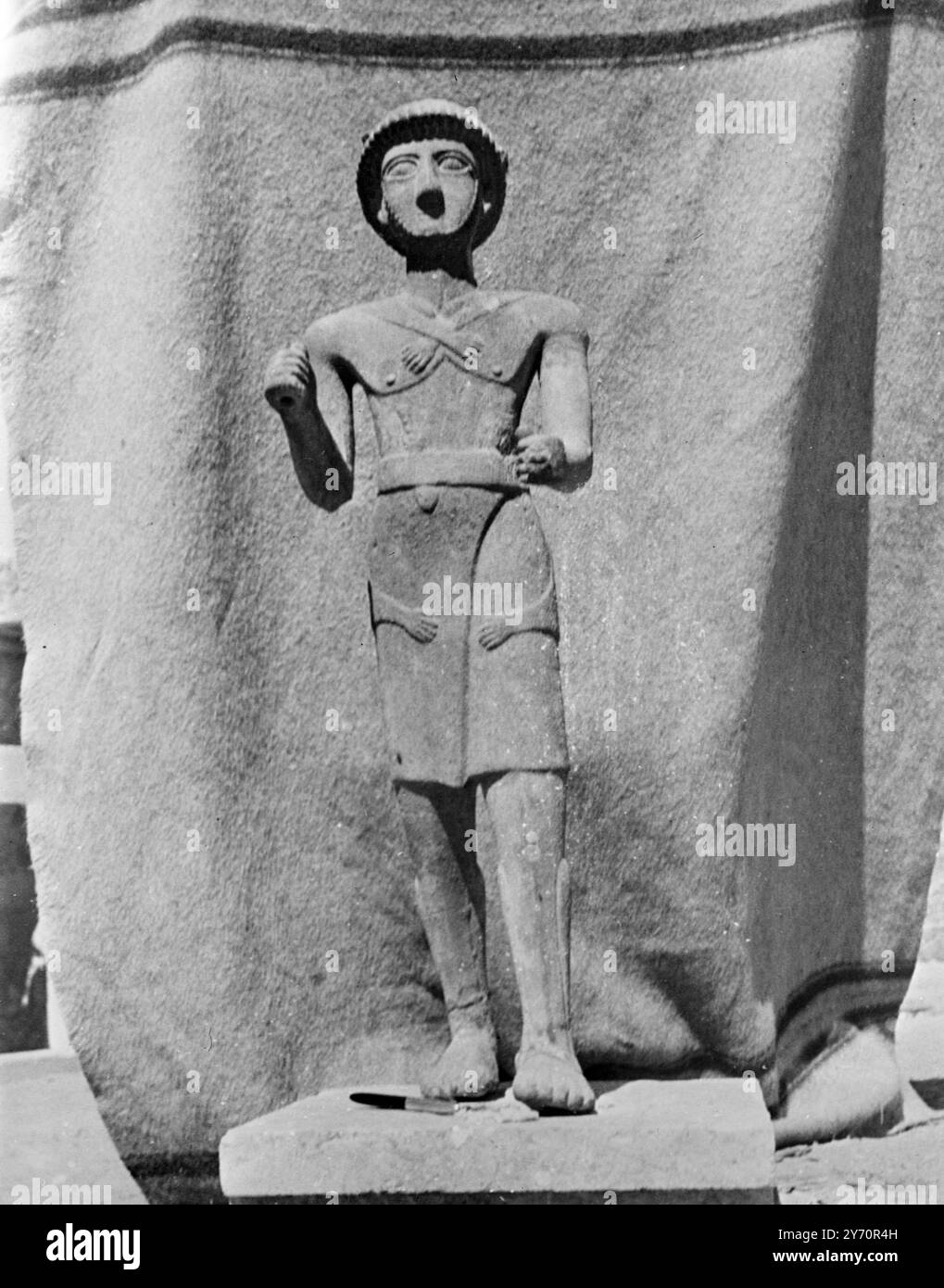 Bronzestatue aus der alten Saba. 2500 Jahre alt stammt er aus dem Tempel des Machram Bilquis in Mareb, einem Tempel im Jemen, der ursprünglich im 8. Jahrhundert v. Chr. erbaut wurde. Die Statue wurde von der American Foundation for the Study of man entdeckt. Sie wurde zusammen mit allem anderen aufgegeben, als die Expedition um ihr Leben über die Grenze nach bei Han floh. Stockfoto