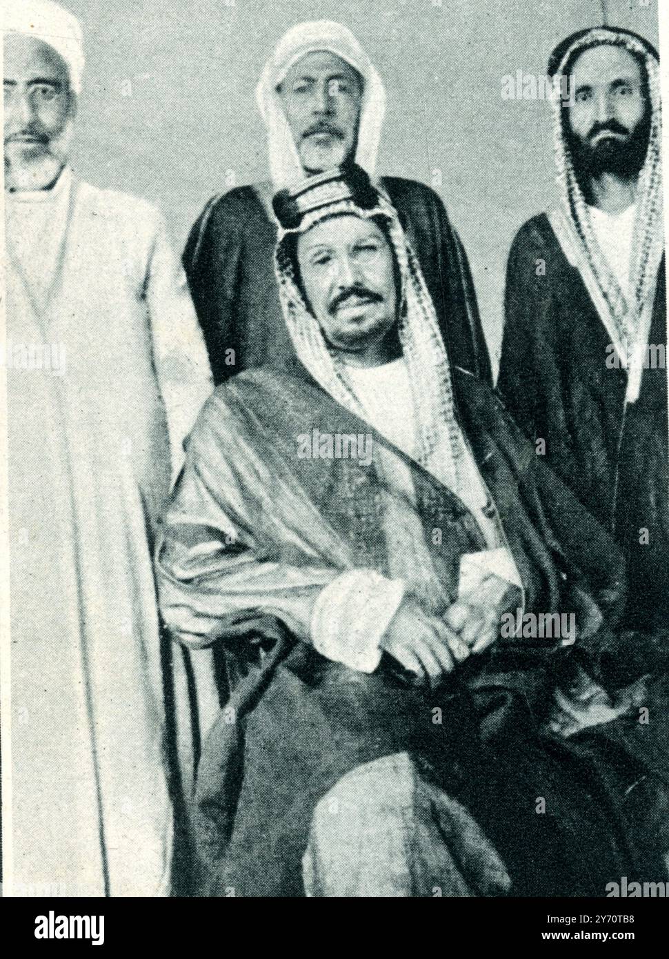 Der König der Wahabi berichtete, dass er Unterstützung für arabische Überfälle in den Irak und Transjordanien versprochen habe: Ibn Saud , mit drei Anhängern am .10. März 1928 Stockfoto