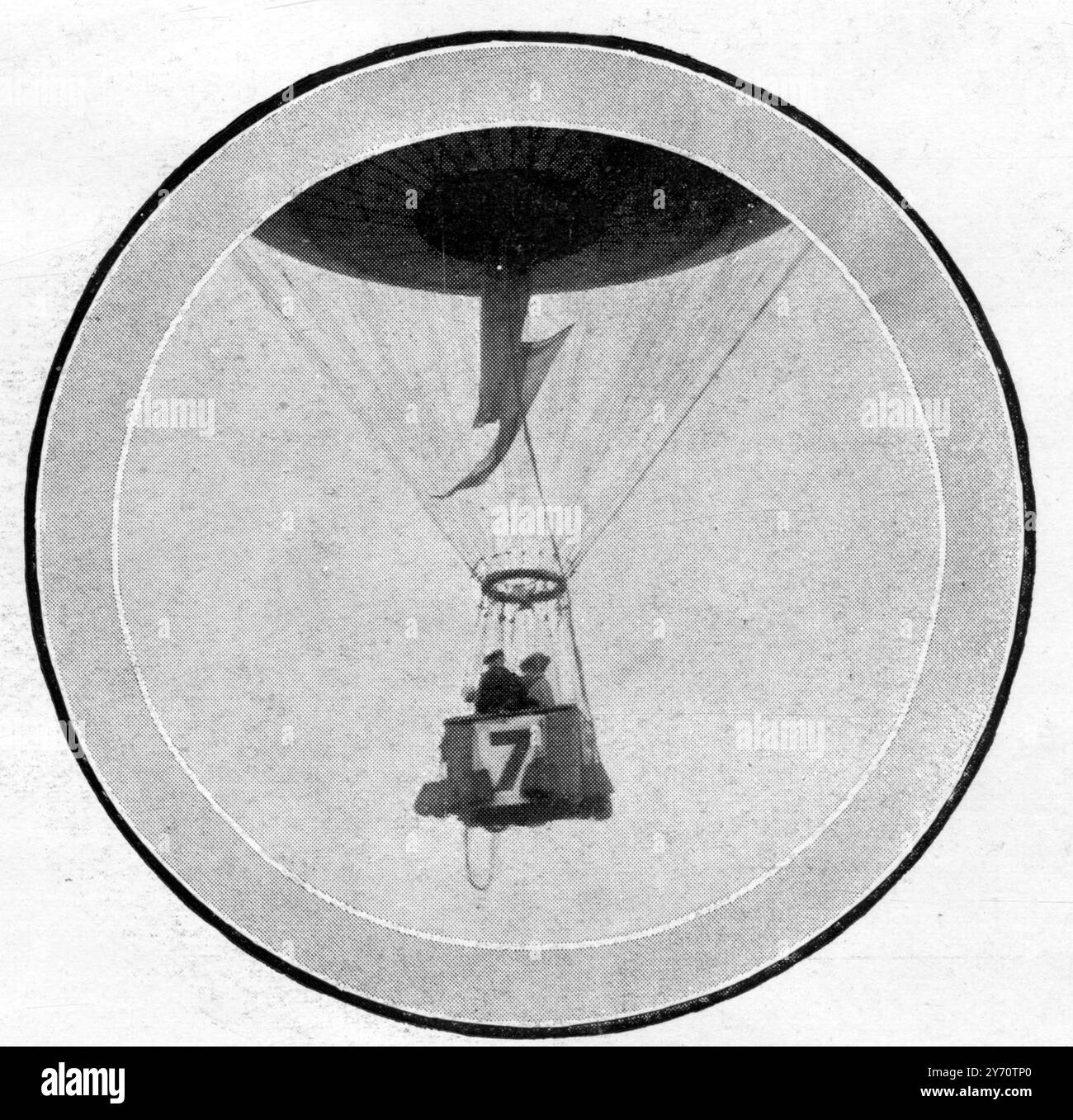 The Derby of the Air : der Flug der zehn Rennballone von Ranelagh . Das große Rennen des Aero Clubs startete am samstagnachmittag in Ranelagh . Zehn Ballons wurden im Abstand von drei Minuten freigesetzt. Für die Veranstaltung versammelte Ranelagh seine schwulste Menge , denn der Ballon ist der modische Rivale des Autos . Der Bahnhof Goring wurde als Ziel des Rennens festgelegt , das von FH Butler in Dolce Far Niente gewonnen wurde . Hier gesehen Colonel und Mrs. Capper in Pagasus. 1. Juni 1907 Stockfoto