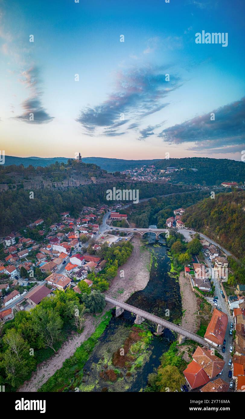 Antenne Panoramablick von Veliko Tarnovo in Bulgarien - Bild Stockfoto