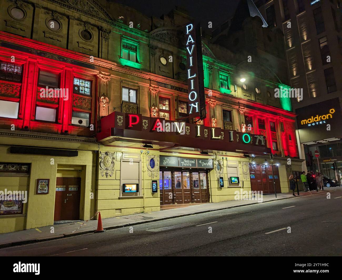 Das berühmte Pavilion Theatre im Stadtzentrum von Glasgow, Schottland, beleuchtet und nachts. Stockfoto