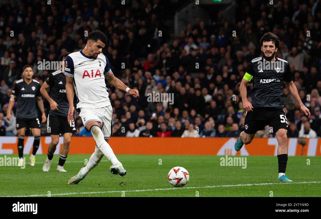 London, Großbritannien. September 2024. Dominic Solanke von Tottenham Hotspur erzielt seinen Teams das 3. Tor. UEFA Europa League Spiel Tottenham Hotspur gegen Qarabag FK im Tottenham Hotspur Stadium in London am Donnerstag, den 26. September 2024. Dieses Bild darf nur für redaktionelle Zwecke verwendet werden. Foto nur für redaktionelle Verwendung von Sandra Mailer/Andrew Orchard Sportfotografie/Alamy Live News Credit: Andrew Orchard Sportfotografie/Alamy Live News Stockfoto