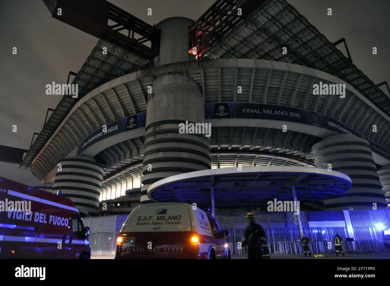 - Mailand, gemeinsame Übung der Polizei und der Sicherheitskräfte bei der Simulation eines Terroranschlags in der U-Bahn und im Stadion. - Milano, esercitazione congiunta delle forze dell’ordine nella simulazione di un attacco terroristico alla metropolitana e allo stadio Meazza. Stockfoto