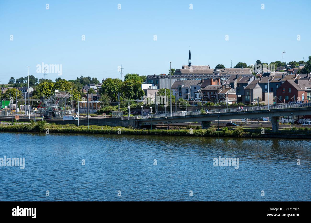 Blick auf den Fluss Maas und die Stadt, Visé, Provinz Lüttich, Belgien, 11. August, 2024 Stockfoto
