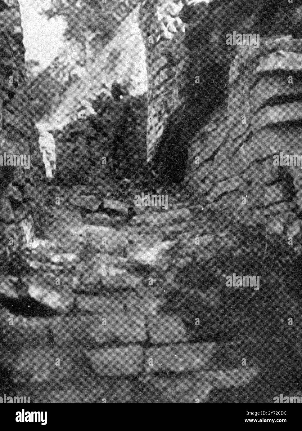 The possible Ophir : Remains of the Great Simbabwe in Rhodesien , das wahrscheinliche Goldene Schatzfeld von König Salomon . Bemerkenswerte Entdeckungen von Mr. Hall - die Haupttreppe zur akropolis am 22. Oktober 1904 Stockfoto