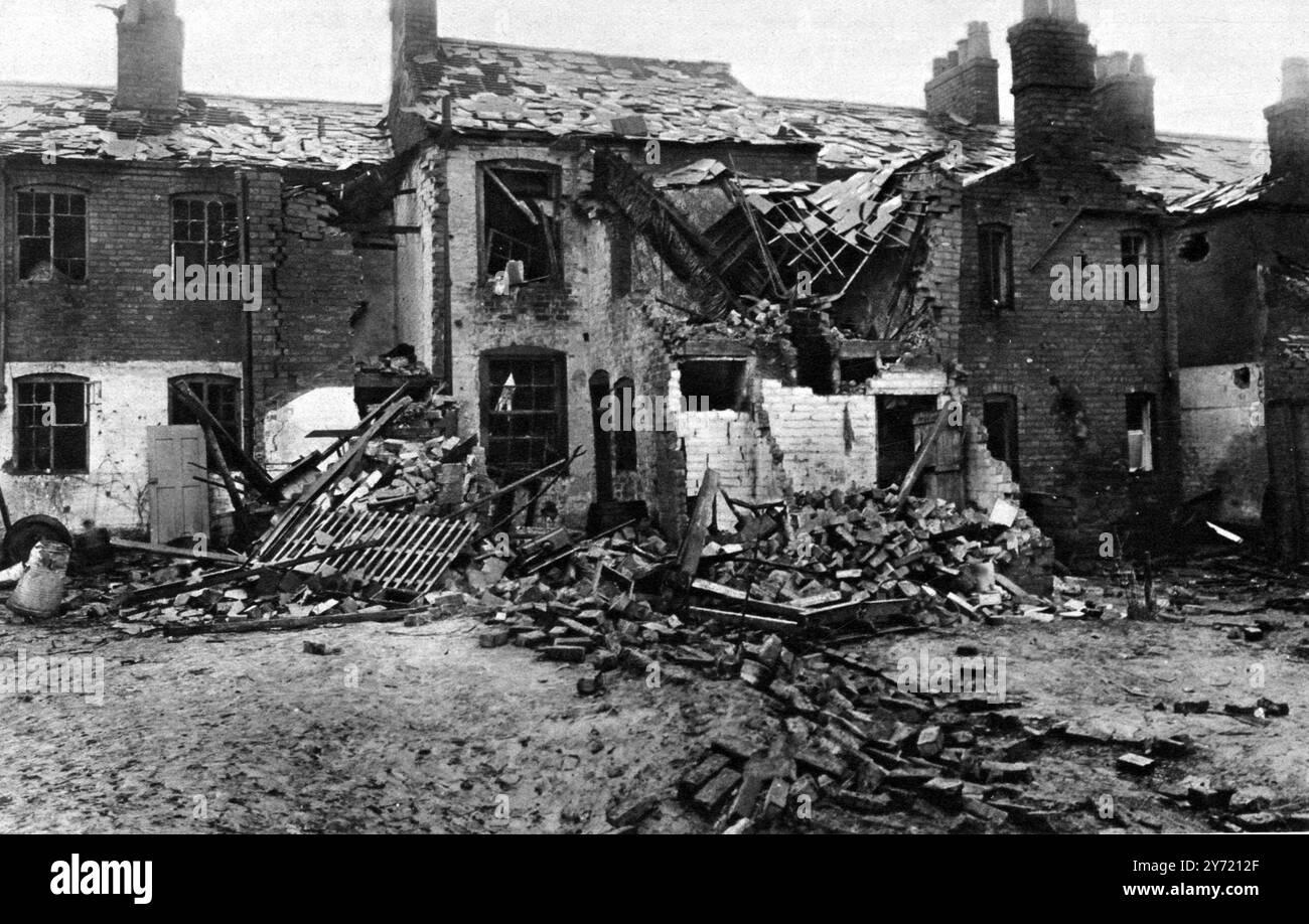 Zeppelinüberfälle im Ersten Weltkrieg, bei denen zwei Menschen getötet wurden - ein Mann und ein Mädchen : vier Häuser wurden während des Zeppelinüberfalls vom 31. Januar 1916 teilweise abgerissen Stockfoto