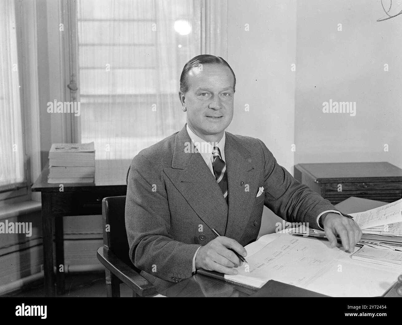 Ab heute (Montag) gibt das Ministerium für Zivilluftfahrt bekannt, dass British South American Airways Air Commodore HG Brackley, CBE, DSO, DSC, zum Chief Executive der Corporation ernannt hat, in Nachfolge von Air Vice Marshal DCT Bennett. Air Commodore Herbert George Brackley, einer der Pioniere des Luftverkehrs, diente in beiden Weltkriegen bei der RAF. 1920 war er Chefpilot der Luftverkehrsgesellschaft Handley PAGE und wurde 1924 zum Luftaufsichtsleiter ernannt, der für den Betrieb der Imperial Airways verantwortlich war. Während des jüngsten Krieges bekleidete er leitende Posten bei Coastal com Stockfoto