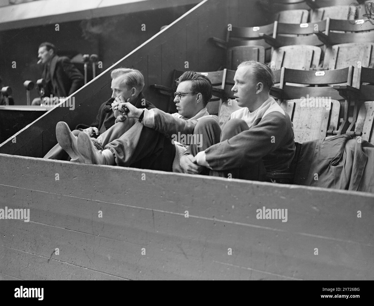 TISCHTENNISWELTMEISTERSCHAFTEN die Tischtennisweltmeisterschaften (Sweythling Cup und Corbillon Cup) wurden bis heute (Freitag) im Empire Pool, Wembley, fortgesetzt. DAS BILD ZEIGT: Norwegische Kandidaten W.. REITAN (links) und A. IVERSEN sieht heute (Freitag) im Empire Pool, Wembley. 6. Februar 1948 Stockfoto