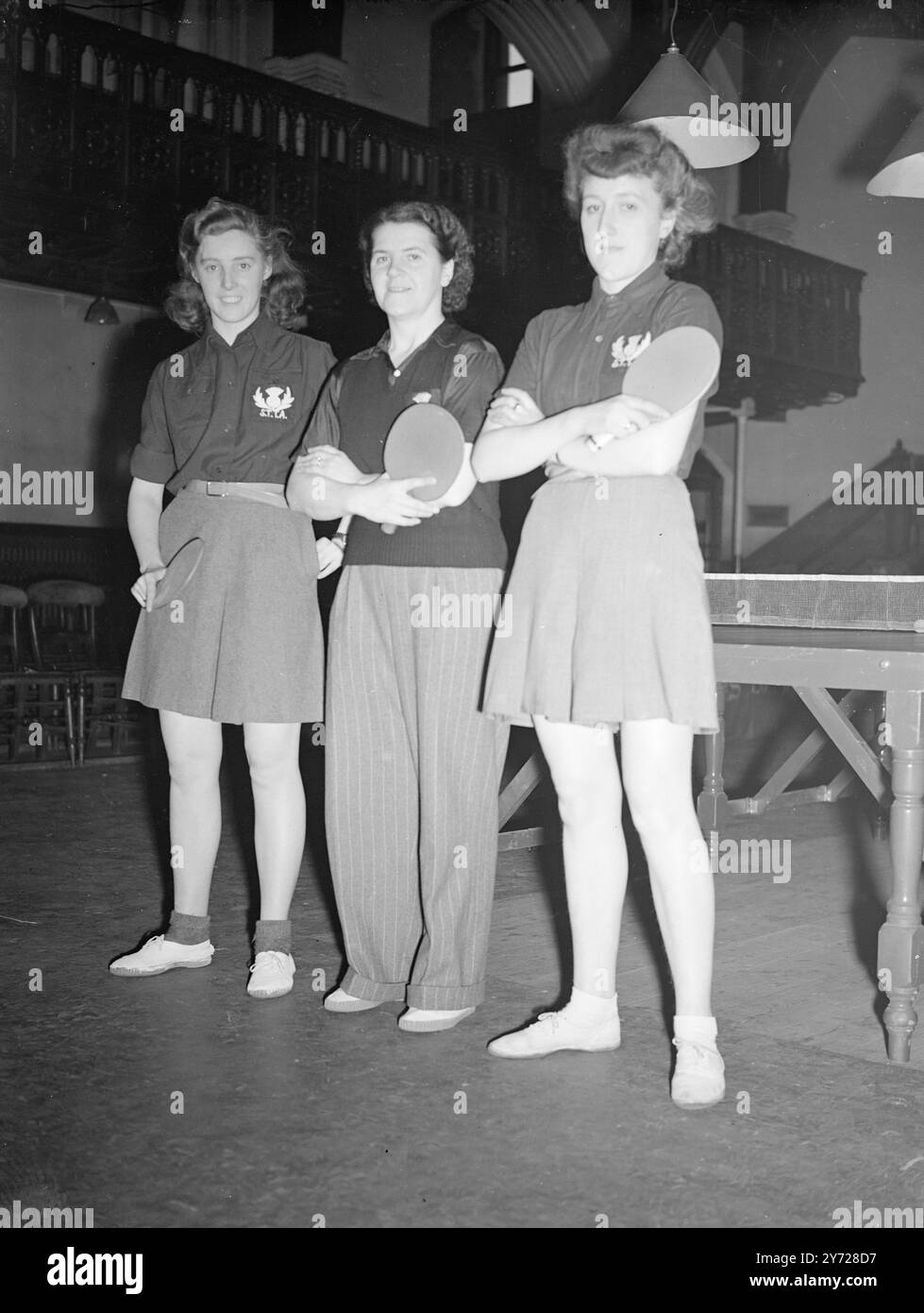 Schotten und Tschechen im Europapokal. Bilder in der Londoner Memorial Hall Today (Donnerstag) sind Mitglieder der schottischen und tschechischen Tischtennisteams, die heute am Europacup-Turnier teilnehmen. Im Team der Schotten sind: Miss E. Pithie, Miss C Norrie und Miss H. Elliot. Im tschechischen Team sind: M. Kettnerova, E. Furstova und M. Zelenkova. Das englische Team wird die Trophäe verteidigen. 12. Februar 1948 Stockfoto