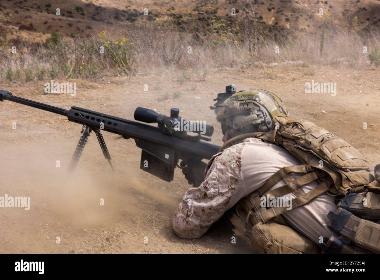 Cody Kress, ein ausgewiesener Scharfschütze der Charlie Company, 1. Leichte Panzerung Aufklärungsbataillon, 1. Marine Division, Feuer Stockfoto