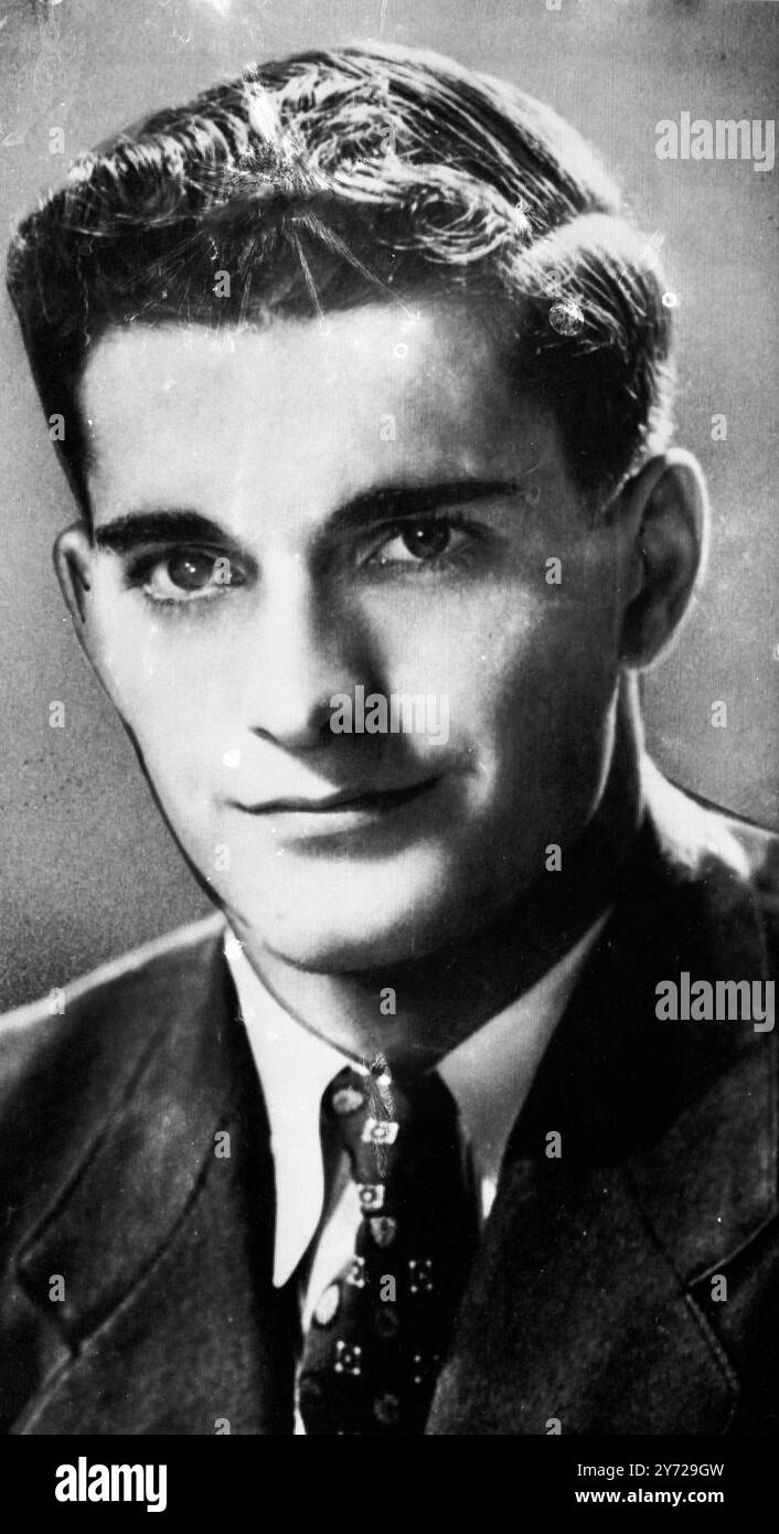 Ein Bild von John Turner , dem dreißigjährigen kanadischen Anwalt und Stiefsohn des Generalleutnants von British Columbia , Frank Ross , der im Juli 1958 mit Prinzessin Margaret auf dem Ball des Vizegouverneurs in Vancouver vier Nummern tanzte und dann draußen an einem Tisch saß und 67 Minuten lang sprach , während Beamte und Helfer sie auf ihre Teilnahme an ihrer Partei warteten . Stockfoto