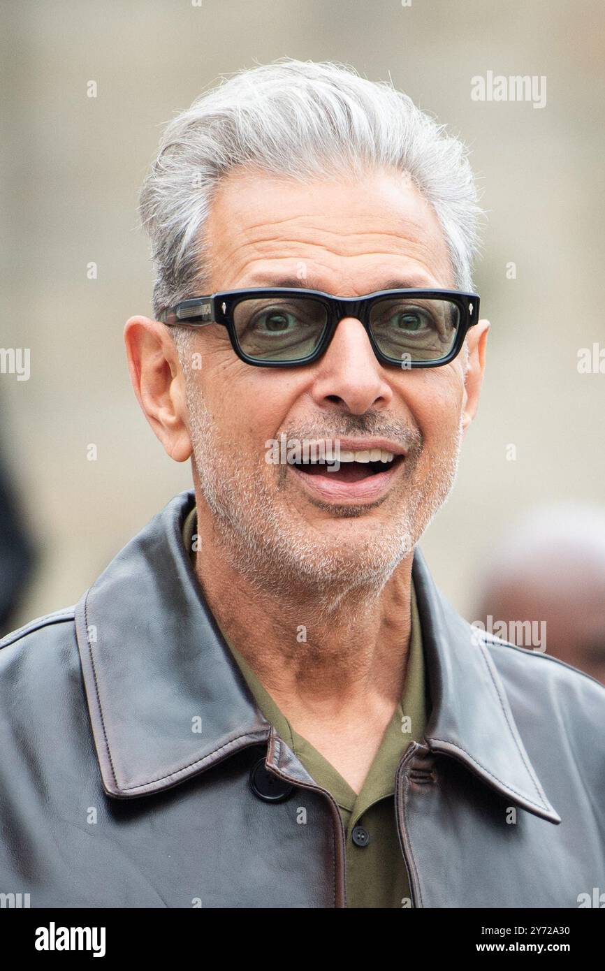 Paris, Frankreich. September 2024. Jeff Goldblum besuchte die Loewe Womenswear Spring-Summer 2025 Show im Rahmen der Paris Fashion Week am 27. September 2024 in Paris. Foto: Aurore Marechal/ABACAPRESS. COM Credit: Abaca Press/Alamy Live News Stockfoto