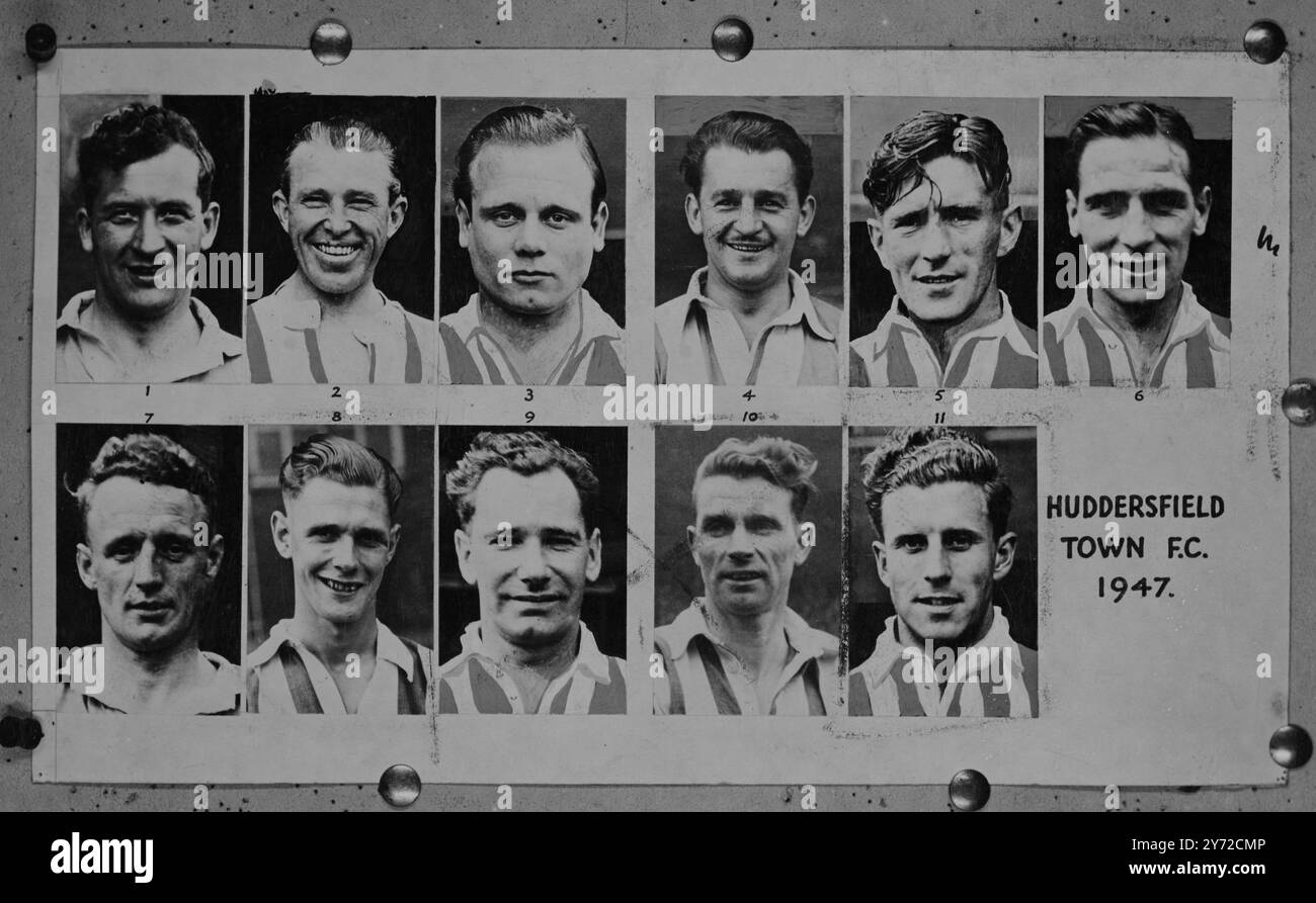 Huddersfield Town Football Club. Im Folgenden werden die Spielerinnen aufgeführt, von denen der Huddersfield Town Football Club ihre ersten elf für die aktuelle Saison (1947–1948) auswählen wird. 1 R T Hesford Torwart 2 W E Hayes, rechts hinten 3 A Thompson, innen vorwärts 4 G Grün, rechts oder innen vorwärts 5 G Hepplewhitt, Mitte halb 6 E Boot, links halb 7 J Barker, voll oder halb hinten. 8 J Glazzard, innen rechts 9 A Whittingham, Mitte vorne oder außen rechts 10 P Doherty, innen links. 11 V Metcalfe, außen links. 27. September 1947. Stockfoto