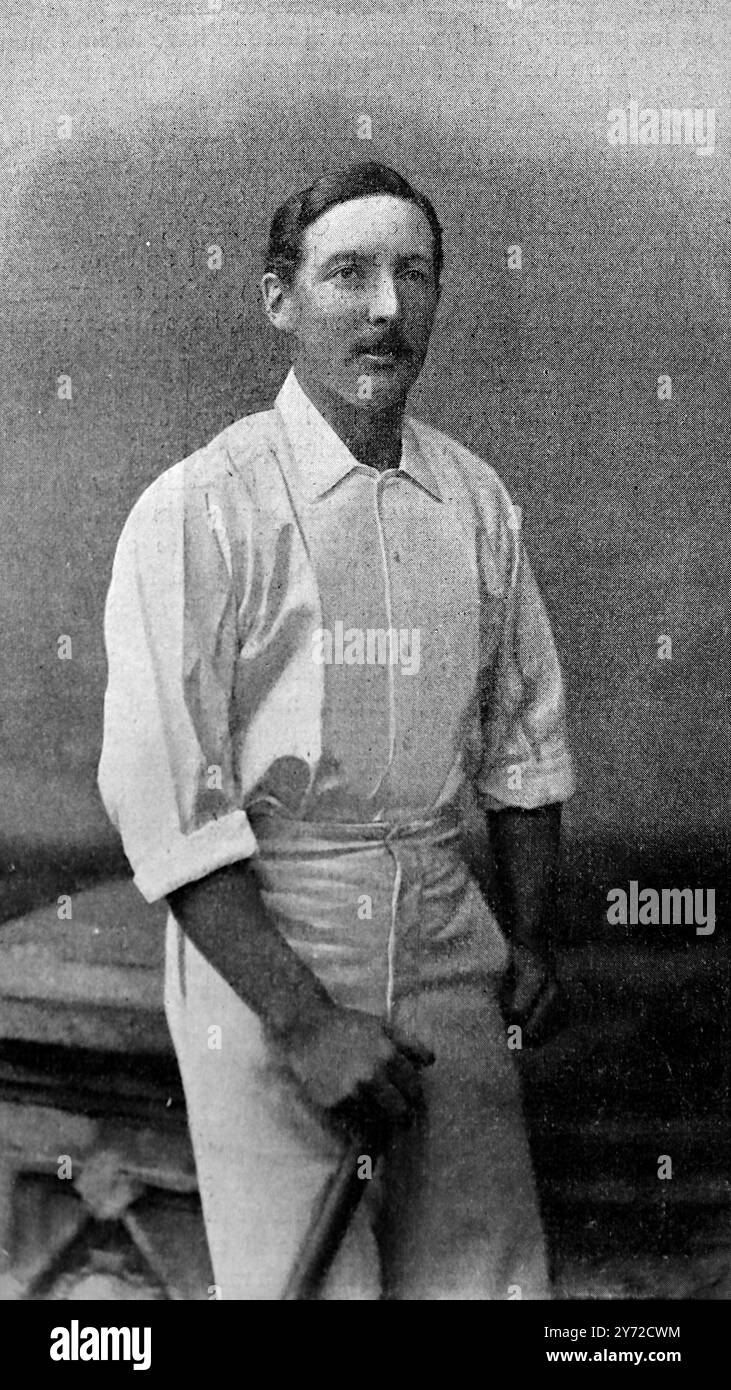 Sportfoto: Kapitäne: J. Shuter (John Shuter aus Surrey und England). Dieses Foto stammt aus einer Serie von Fotoabzügen von Cricketspielern aus der viktorianischen Zeit. Sie wurden 1897 veröffentlicht. Viele werden zum Zweck der Unterweisung gestellt. Stockfoto