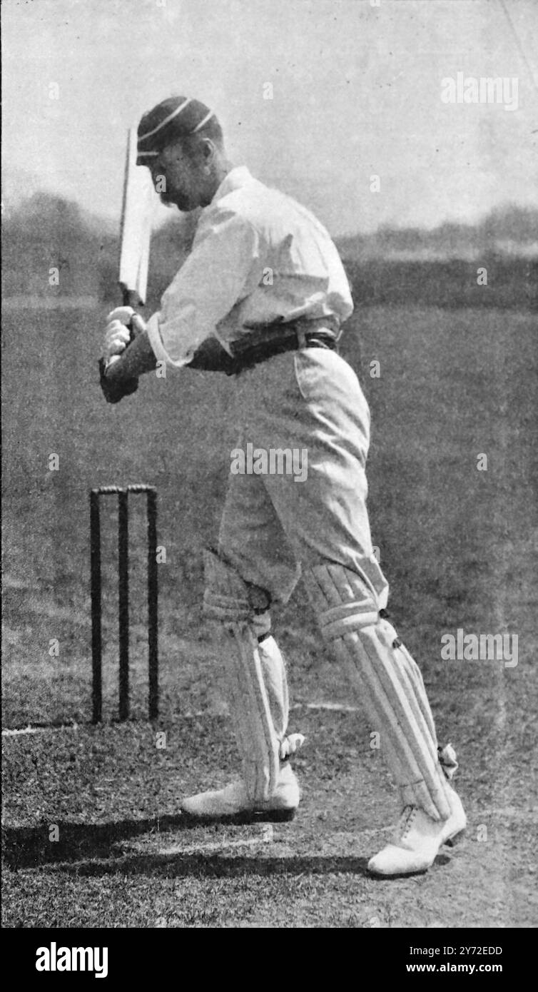 Archival Sporting Photo: Batting: A. Ward in Position, um den Cut Shot zu spielen (Albert Ward, der für Yorkshire, Lancashire und England spielte). Dieses Foto stammt aus einer Serie von Fotoabzügen von Cricketspielern aus der viktorianischen Zeit. Sie wurden 1897 veröffentlicht. Viele werden zum Zweck der Unterweisung gestellt. Stockfoto