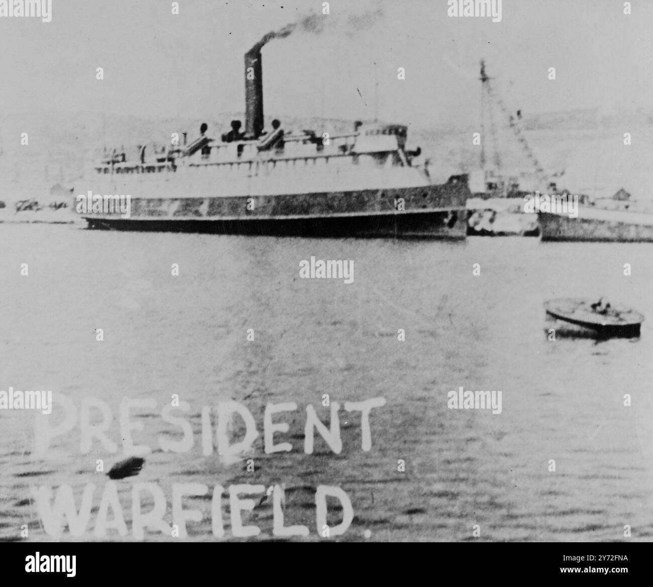 Aus dem britischen Hauptquartier Jerusalem wurde heute berichtet, dass die Enable Party Tränengas gegen „starken Widerstand“ einsetzte, als das Flüchtlingsschiff, das Präsident Warfield von den Judenunfällen 1947 rief, 17 Meilen außerhalb der palästinensischen Hoheitsgewässer an Bord ging. Die Pres Warfield war ein Unterstützer von Haifa durch britische Kreuzer und Zerstörer, von denen zwei beschädigt wurden, als das Schiff ausweichen wollte 4500. 18. Juli 1947 Stockfoto