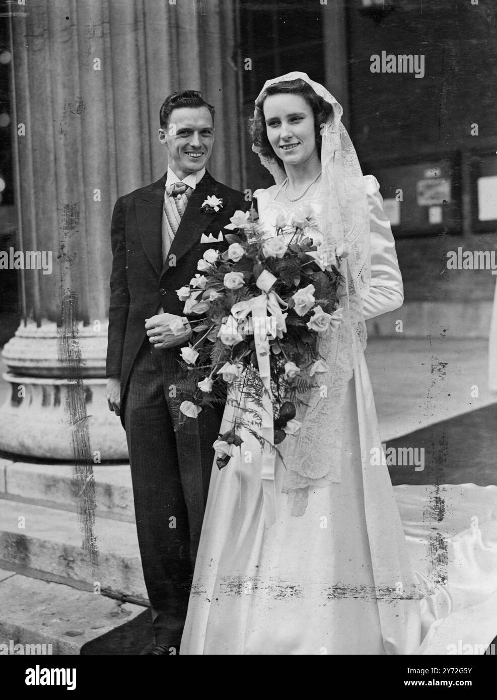 David Sanford Duncombe, Jnr, älterer Sohn von Mr. Und Mrs. DS Duncombe war heute verheiratet mit Marie Louise Patricia, älterer Tochter von Captain und Mrs. Elliott Warburton. 11. Juli 1947 Stockfoto