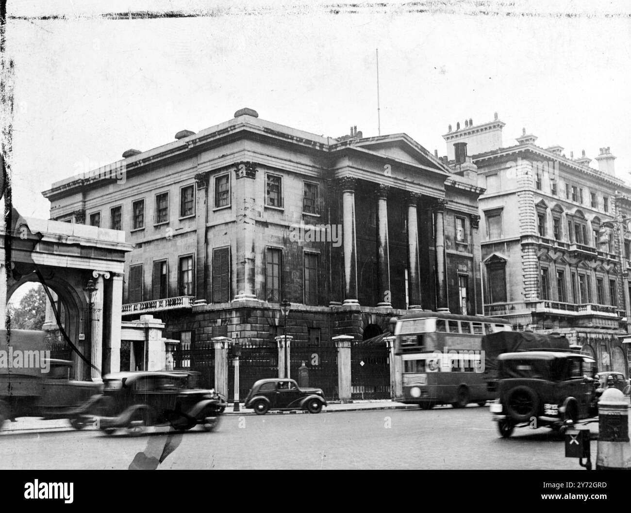 Apsley House, Hyde Park Corner, London Residence of the Dukes of Wellington seit 1820, wurde mit dem Großteil seines Inhalts der Nation vom heutigen 62-jährigen siebten Duke präsentiert. Sie wird allgemein als Nummer eins, London, bezeichnet. Das Bild zeigt: 'No.1, London' - ein Blick auf Apsley House, Hyde Park Corner. 21. Juni 1947 Stockfoto