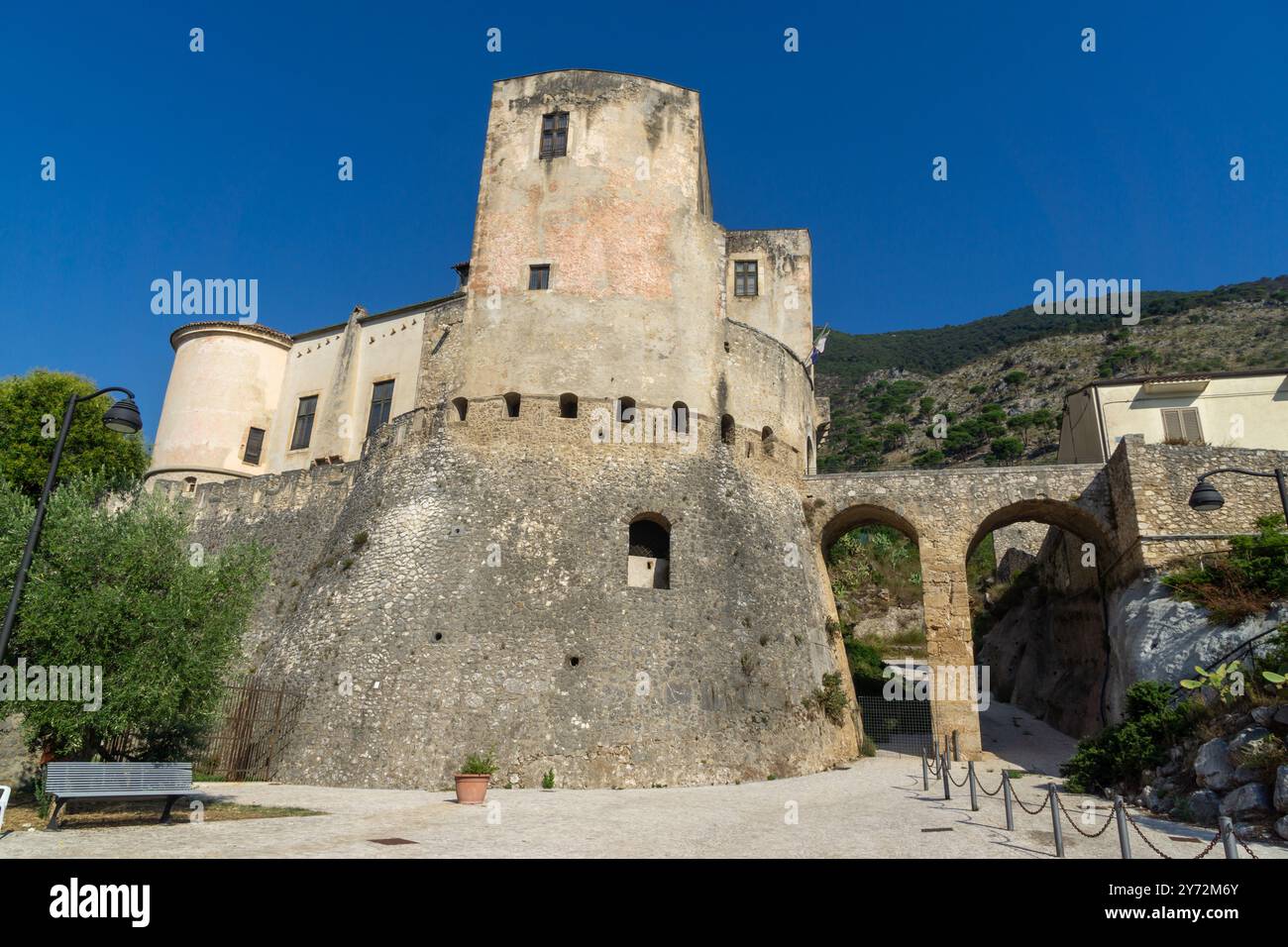 Pandone Castle ist eine mittelalterliche Burg in der Stadt Venafro in der Region Molise, Italien. Stockfoto