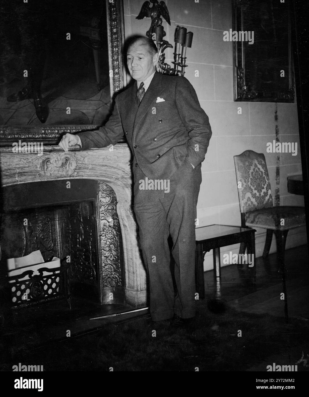 Mrs. Lewis Williams Douglas, neu ernannte Botschafterin der Vereinigten Staaten in Großbritannien, kam heute Sonntag in London an. Dieser 52-jährige Mann aus Arizona war die meiste Zeit seines Lebens im Versicherungsgeschäft beschäftigt und war Haushaltsdirektor im ersten Teil der Präsidentenergebnisse erste Regierung. Herr Douglas besuchte dieses Land während des Krieges in offizieller Funktion. 16. März 1947 Stockfoto