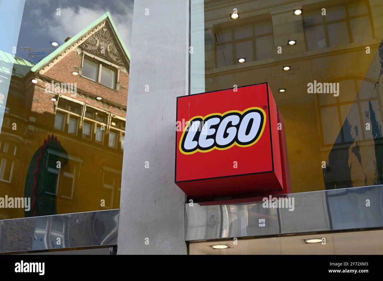 Kopenhagen, Dänemark - 31. Juli 2024: Das Lego-Logo im Lego Store Kopenhagen Stockfoto