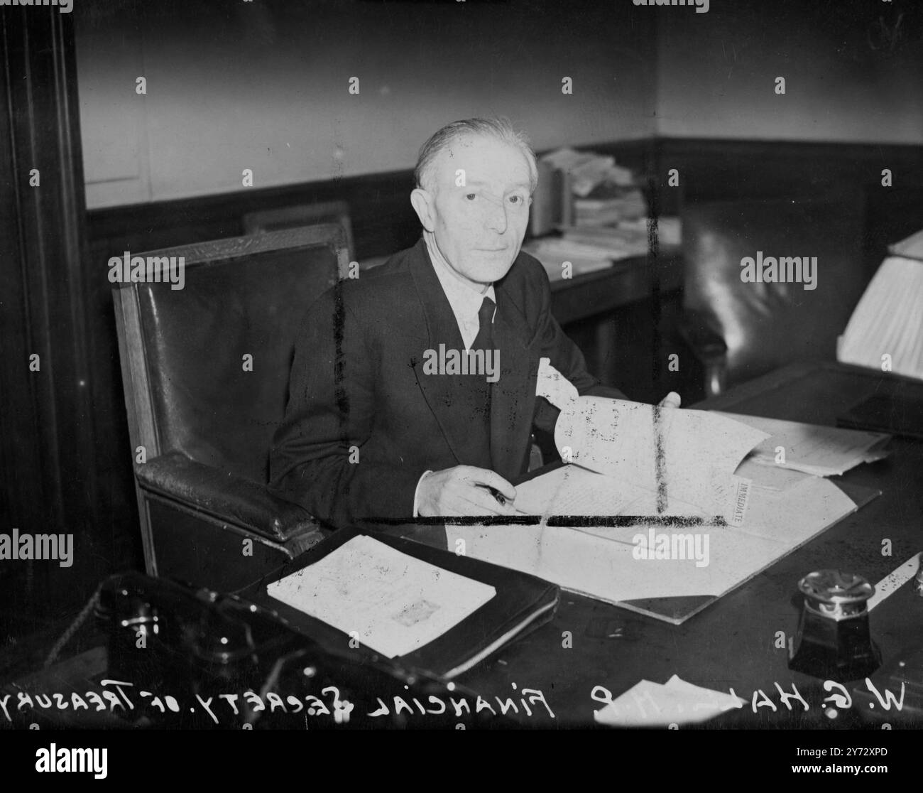 William Denville Hall, seit 1939 Mitglied des Labour-Parlaments für Valley, Yorkshire, starb gestern in London. Er war 75 Jahre alt, ein ehemaliger Finanzsekretär des Finanzministeriums, er starb irgendwann in Kensington. Mr Hall, der am 19. September im Manor House Hospital in London operiert wurde, hatte bei den Parlamentswahlen 1959 eine Mehrheit von 6254 in drei Ecken. 14. Oktober 1946. Stockfoto